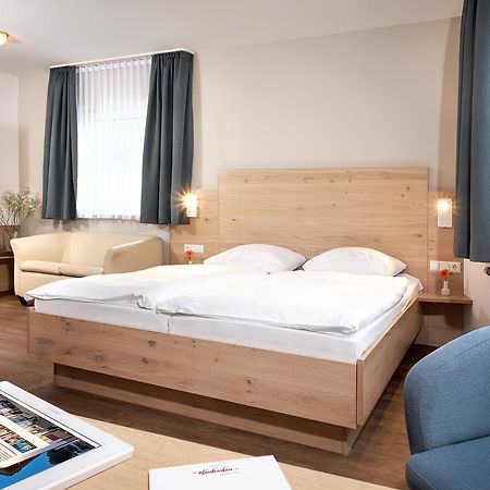 Hotel Heuboden Умкирх Экстерьер фото