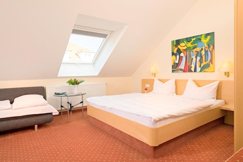 Hotel Heuboden Умкирх Экстерьер фото