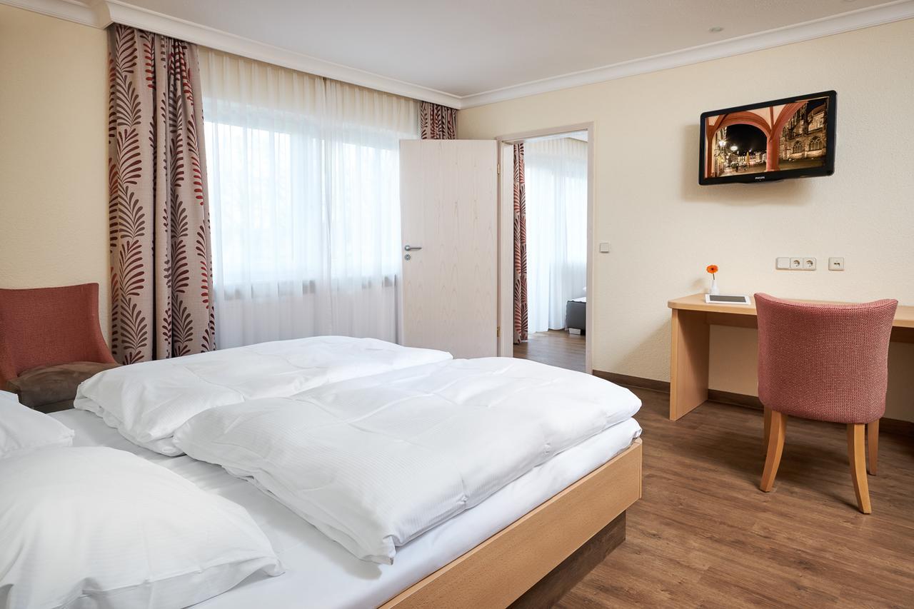 Hotel Heuboden Умкирх Экстерьер фото